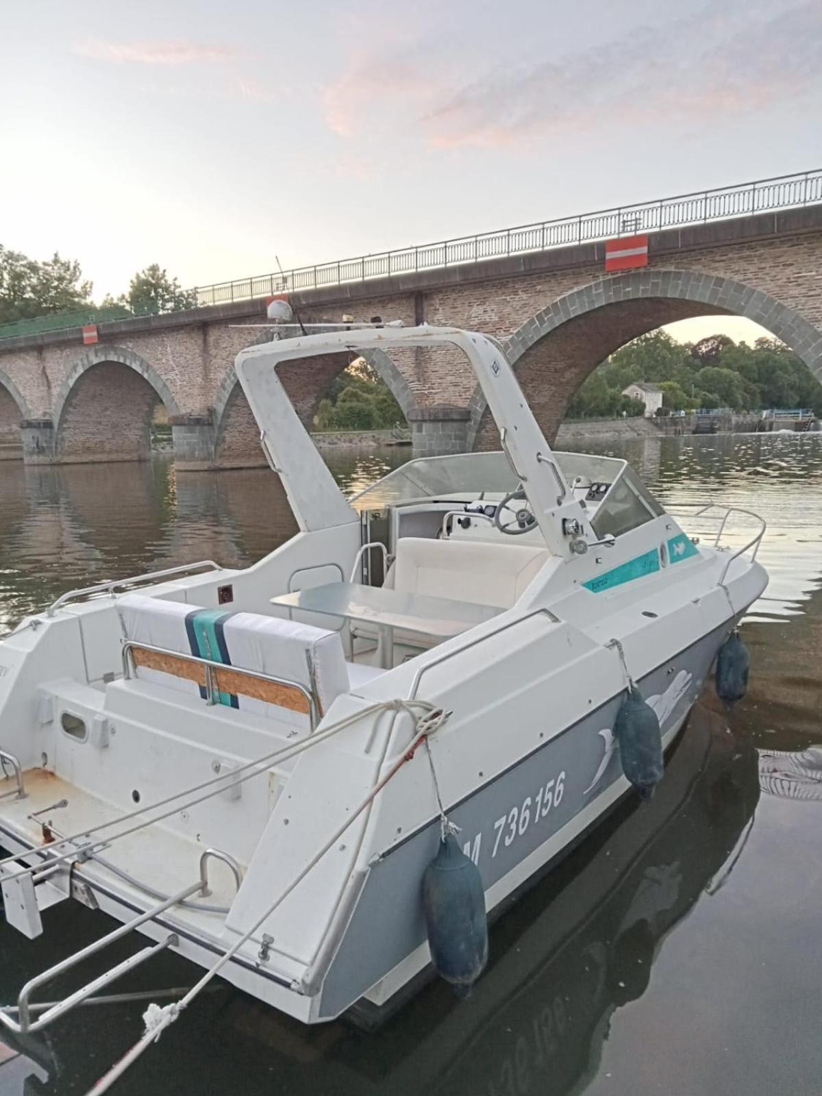 Bateau-Gite Sur Le Halage De La Mayenne L'Huisserie 외부 사진